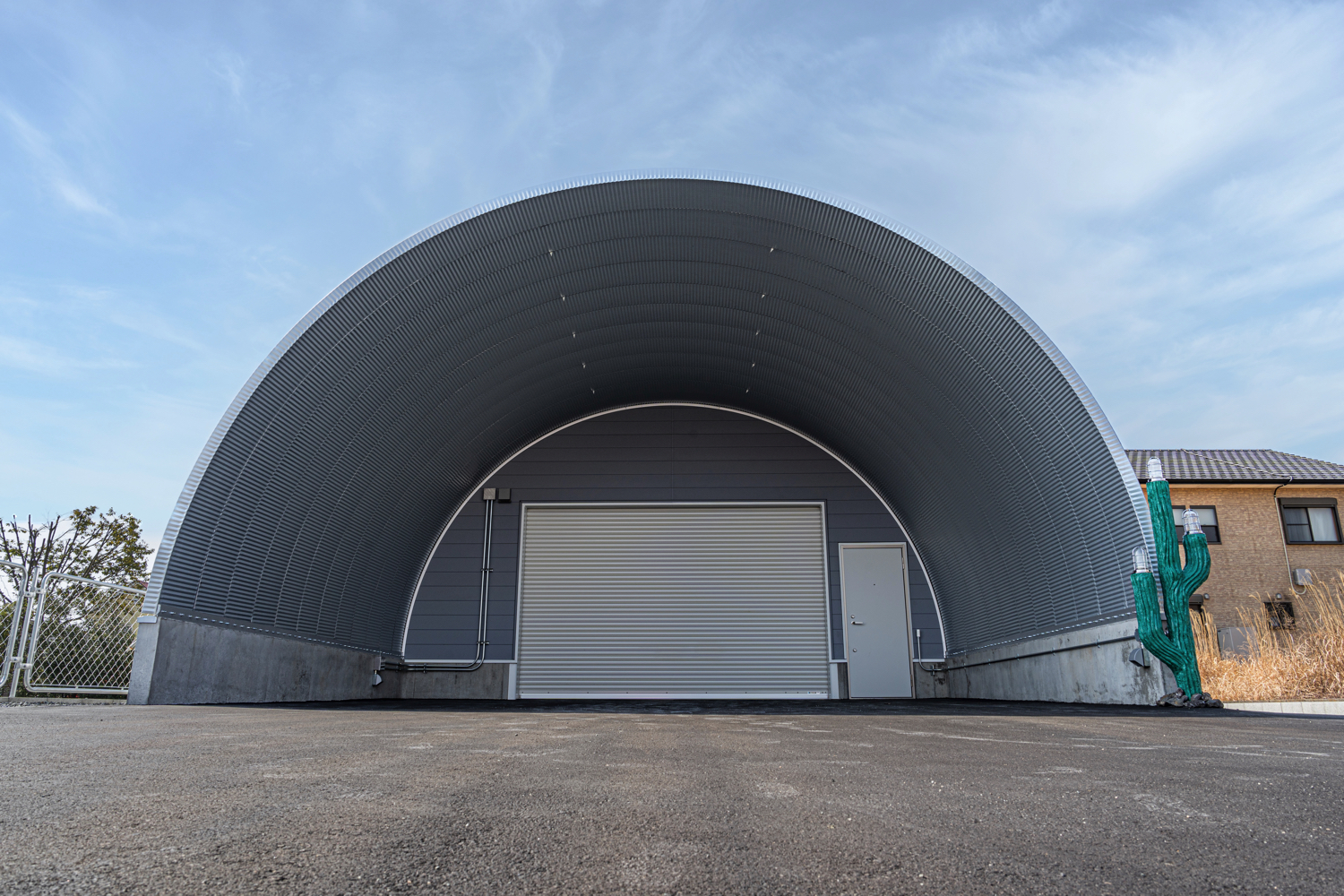 倉庫・作業場 スチールアーチ 間口7.0m 奥行16m 庇奥行き5.6m イメージ