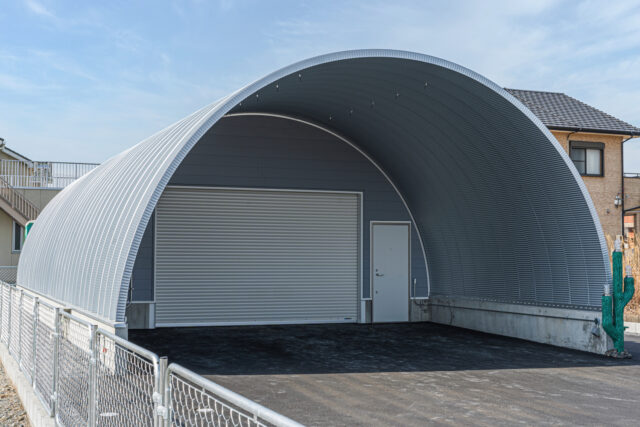 倉庫・作業場 スチールアーチ 間口7.0m 奥行16m 庇奥行き5.6m イメージ2