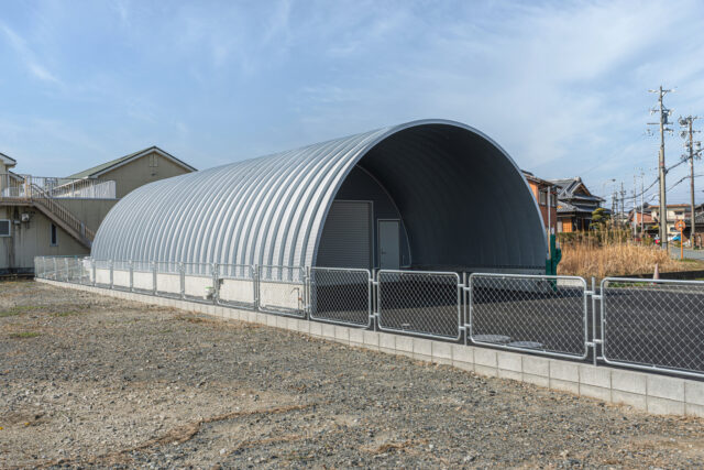 倉庫・作業場 スチールアーチ 間口7.0m 奥行16m 庇奥行き5.6m イメージ4