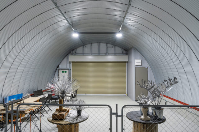 倉庫・作業場 スチールアーチ 間口7.0m 奥行16m 庇奥行き5.6m イメージ1