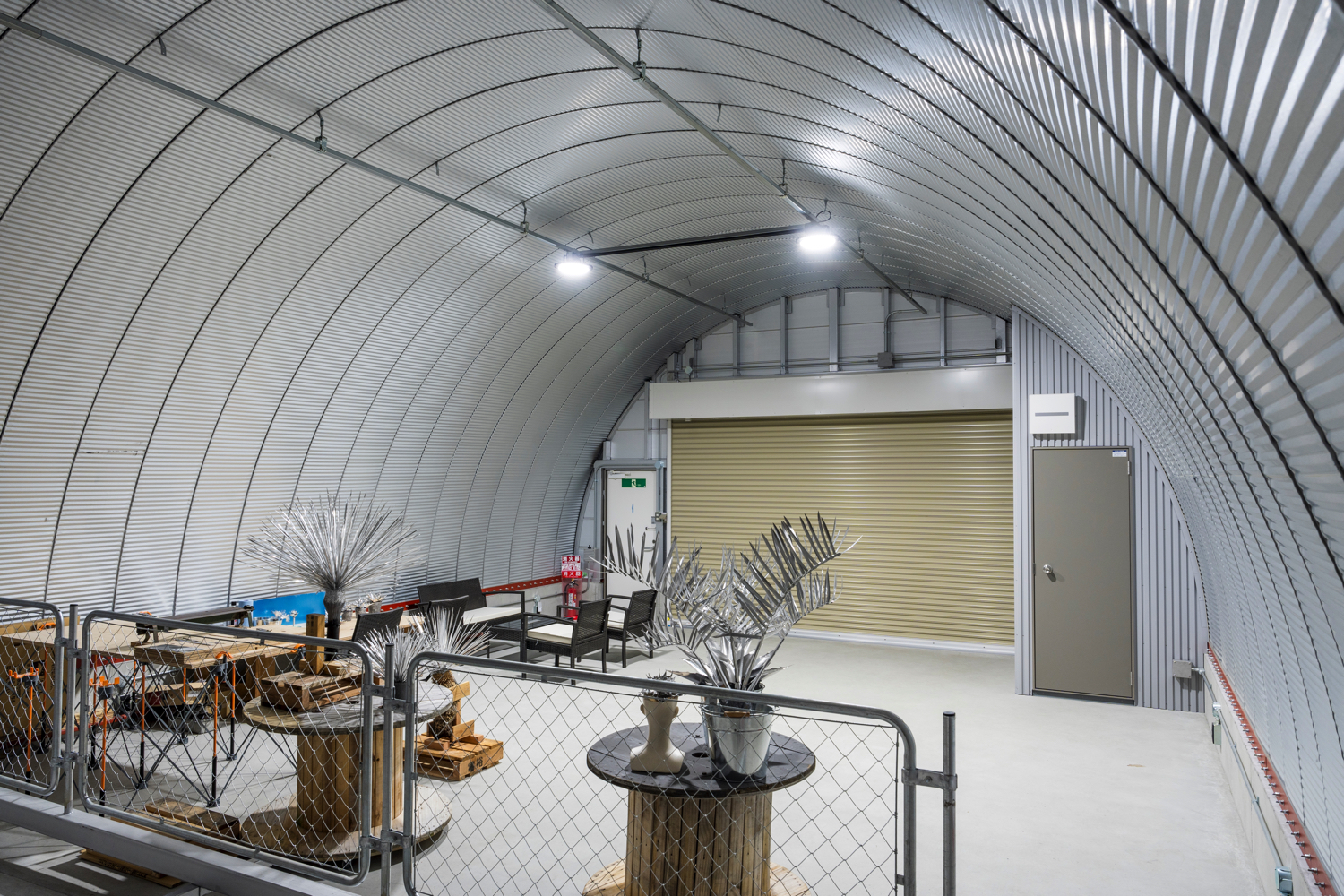 倉庫・作業場 スチールアーチ 間口7.0m 奥行16m 庇奥行き5.6m イメージ3