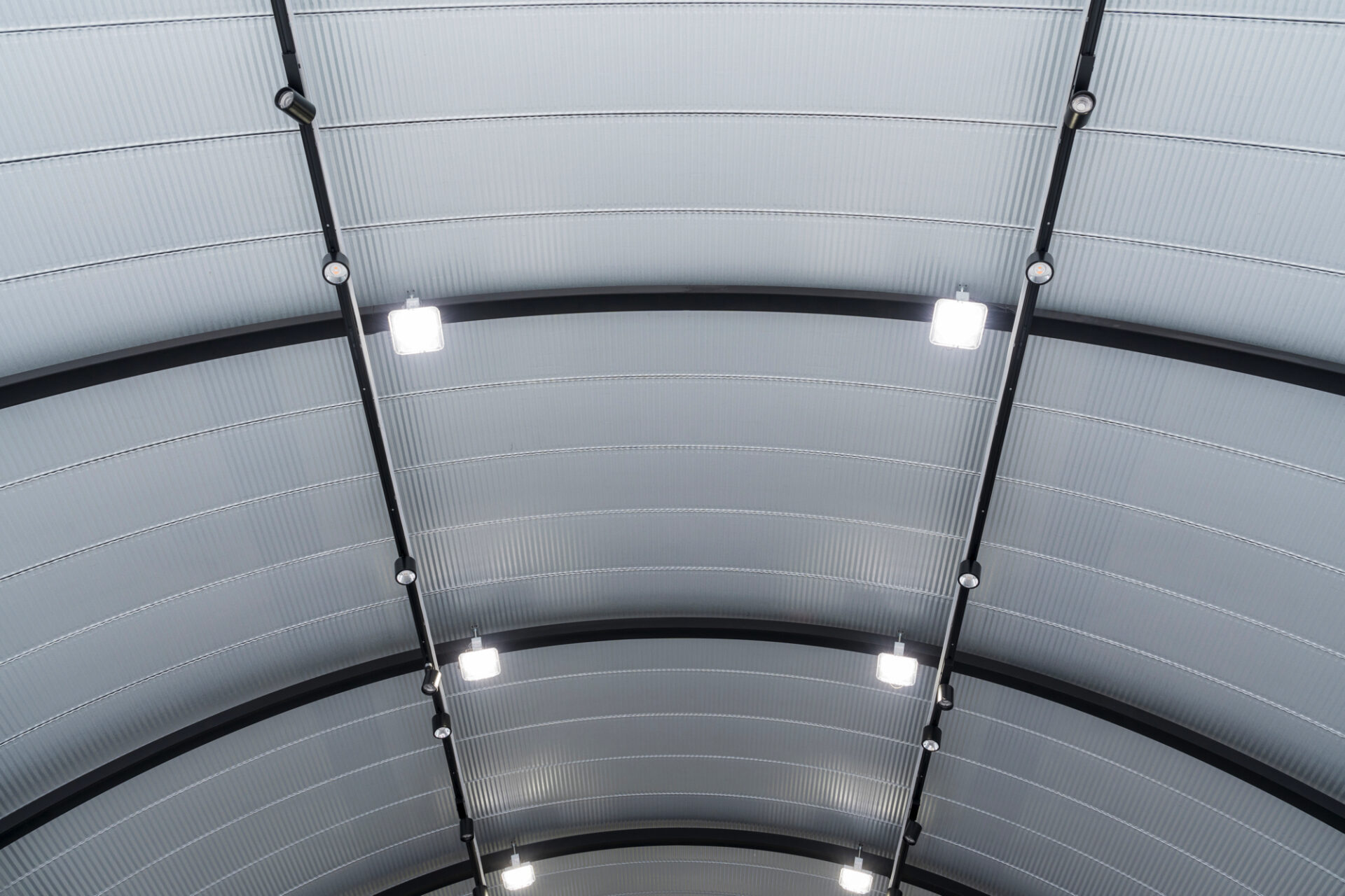 作業場・倉庫 スチールアーチ 間口10m 奥行14.4m 最高高さ5.3m イメージ10