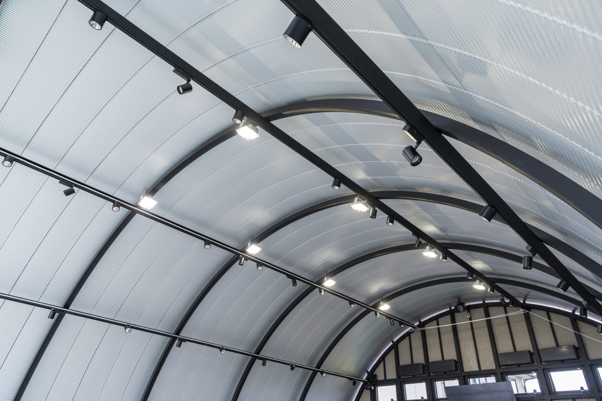 作業場・倉庫 スチールアーチ 間口10m 奥行14.4m 最高高さ5.3m イメージ11