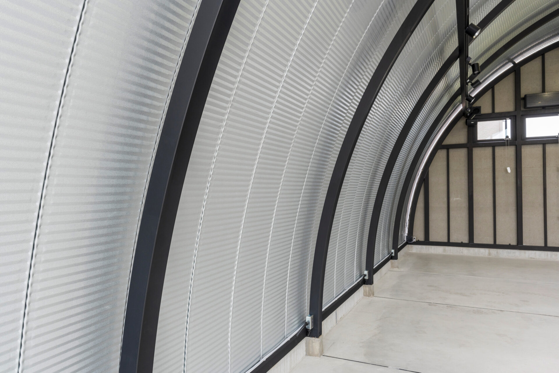 作業場・倉庫 スチールアーチ 間口10m 奥行14.4m 最高高さ5.3m イメージ15