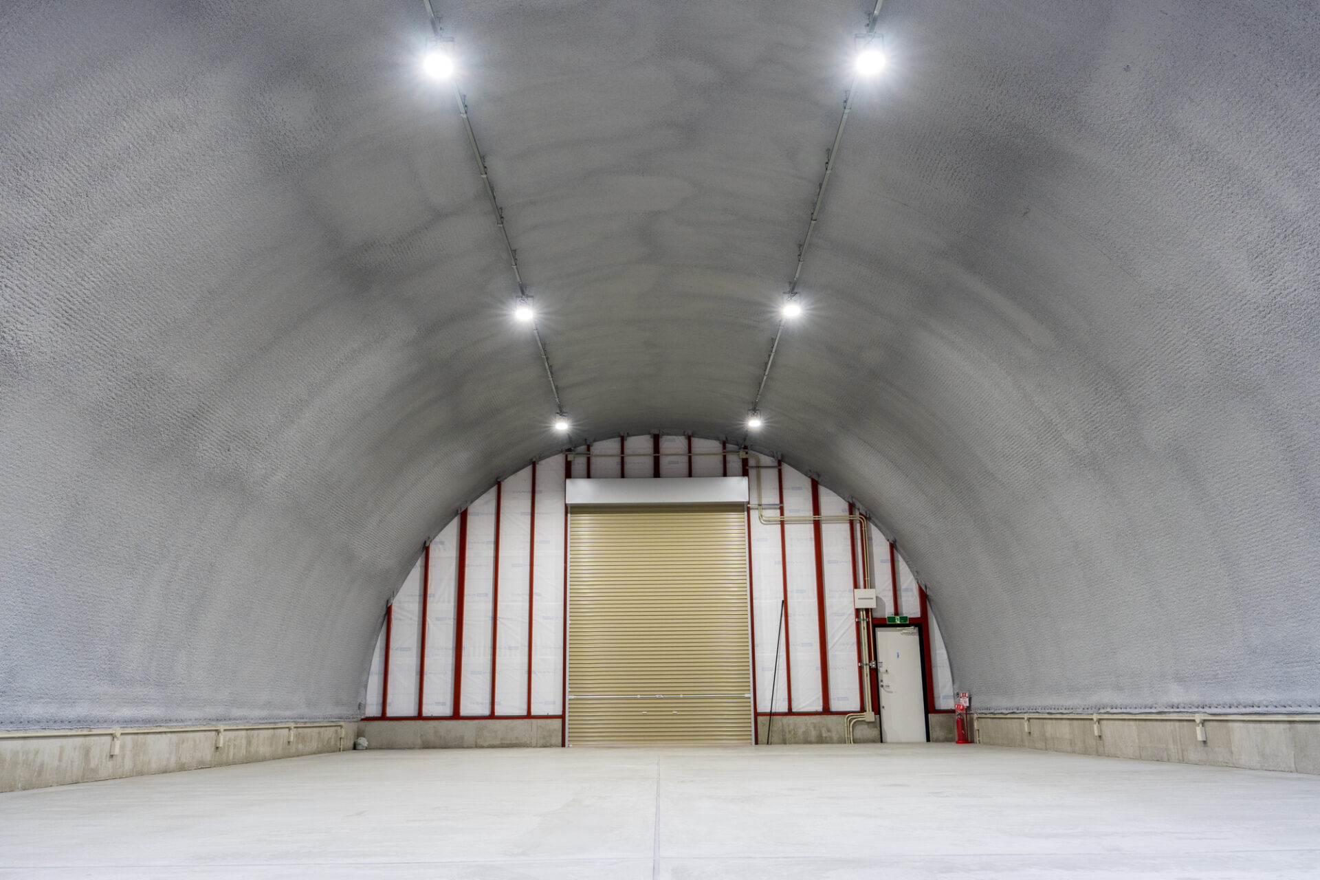 倉庫2棟 スチールアーチ 間口10.0m 奥行20.0m 最高高さ5.6m イメージ4