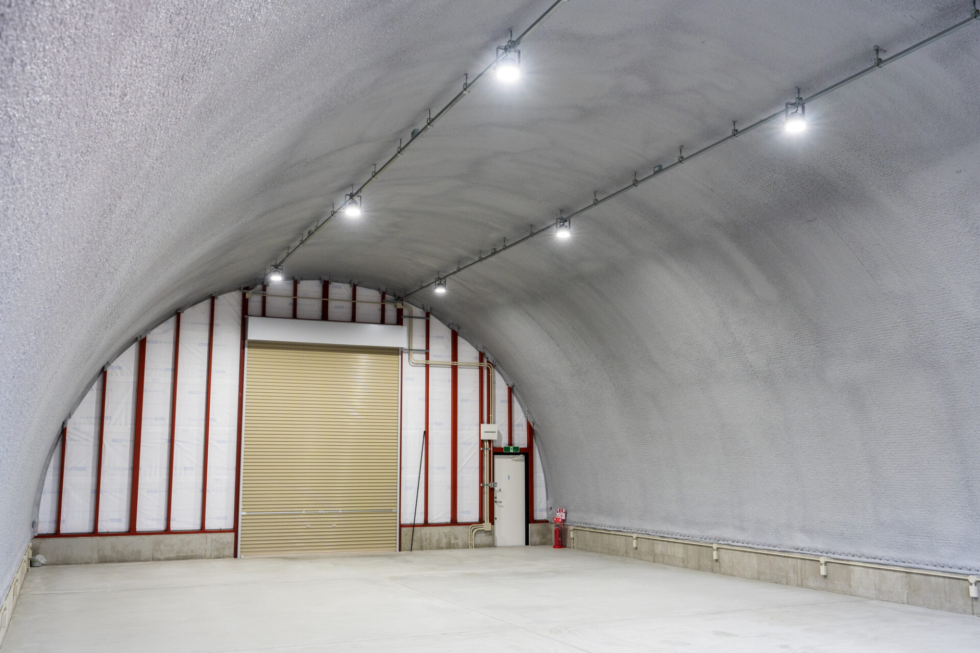 倉庫2棟 スチールアーチ 間口10.0m 奥行20.0m 最高高さ5.6m イメージ