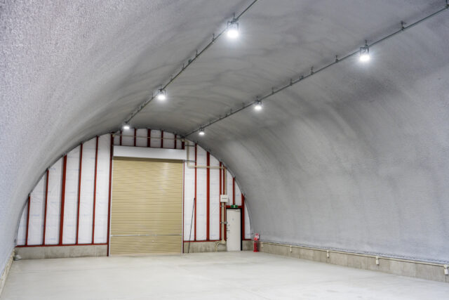 倉庫2棟 スチールアーチ 間口10.0m 奥行20.0m 最高高さ5.6m イメージ1