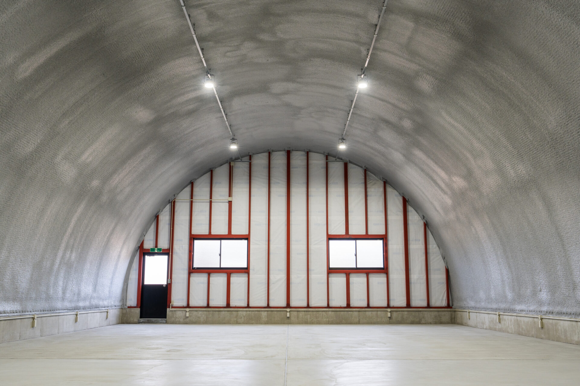 倉庫2棟 スチールアーチ 間口10.0m 奥行20.0m 最高高さ5.6m イメージ3