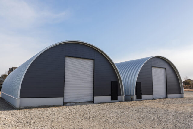 倉庫2棟 スチールアーチ 間口10.0m 奥行20.0m 最高高さ5.6m イメージ1