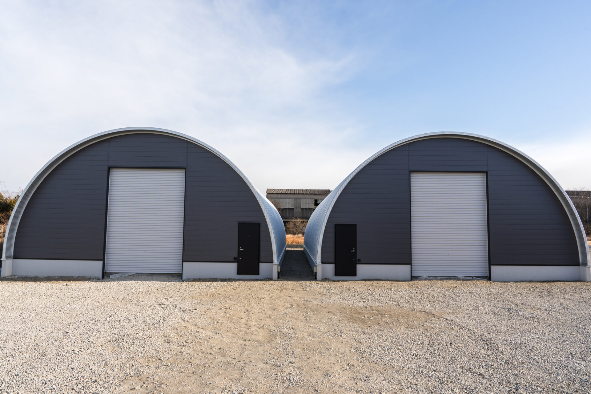 倉庫2棟 スチールアーチ 間口10.0m 奥行20.0m 最高高さ5.6m イメージ2