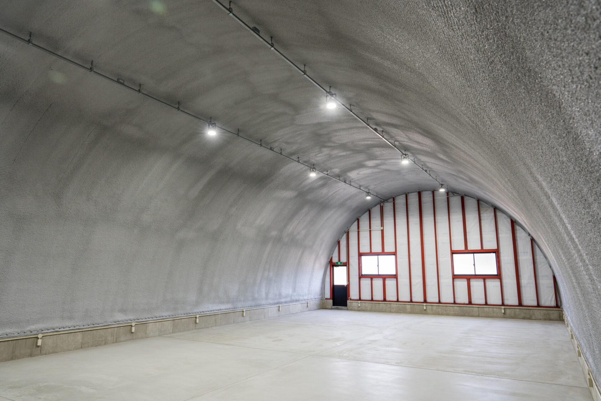 倉庫2棟 スチールアーチ 間口10.0m 奥行20.0m 最高高さ5.6m イメージ2