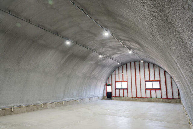 倉庫2棟 スチールアーチ 間口10.0m 奥行20.0m 最高高さ5.6m イメージ2