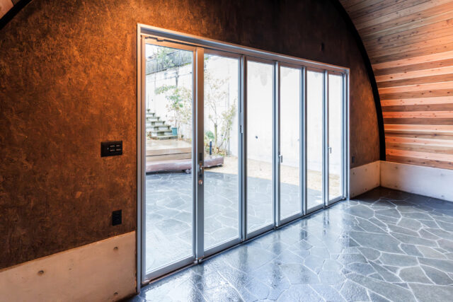 大阪の倉庫兼ガレージ建設 鉄と木が調和するスチールアーチ イメージ23