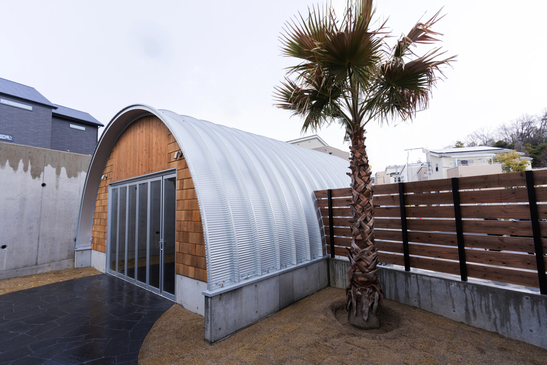 大阪の倉庫兼ガレージ建設 鉄と木が調和するスチールアーチ イメージ21