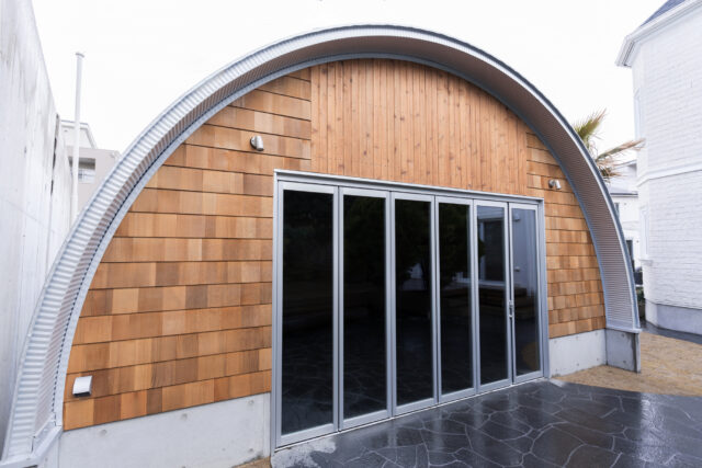 大阪の倉庫兼ガレージ建設 鉄と木が調和するスチールアーチ イメージ25