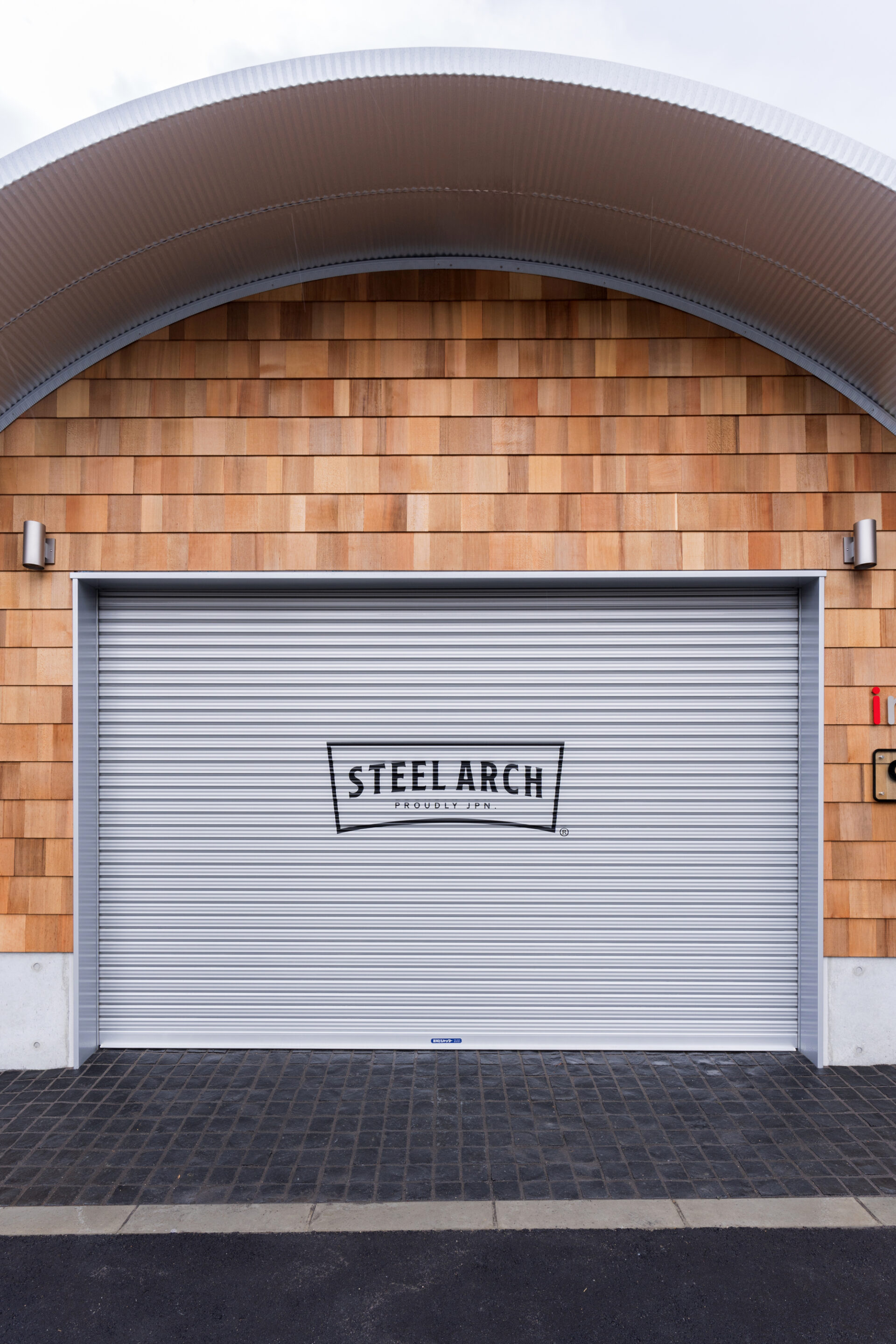 大阪の倉庫兼ガレージ建設 鉄と木が調和するスチールアーチ イメージ19