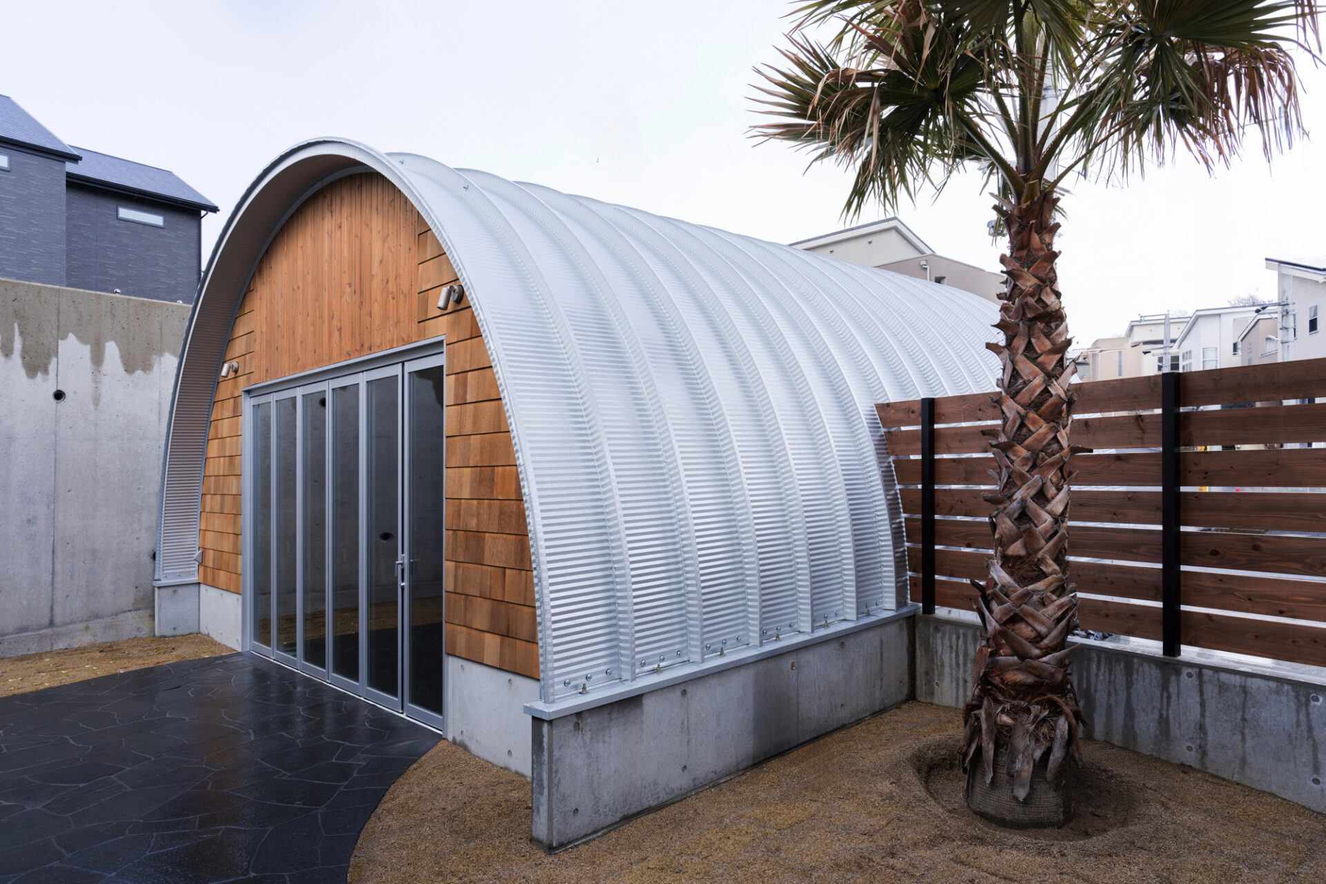 大阪の倉庫兼ガレージ建設 鉄と木が調和するスチールアーチ イメージ22