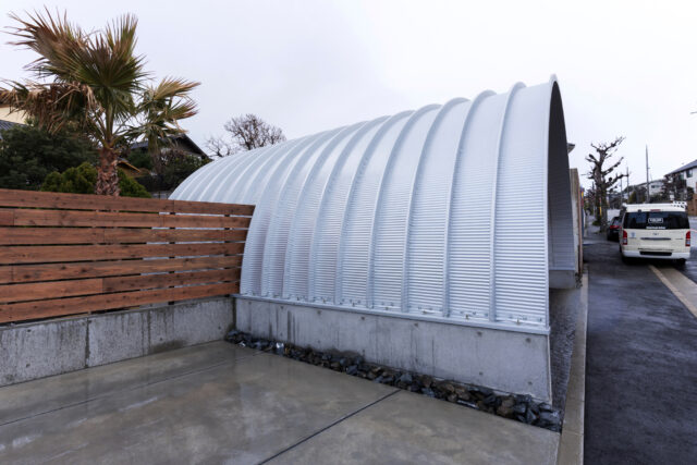 大阪の倉庫兼ガレージ建設 鉄と木が調和するスチールアーチ イメージ10