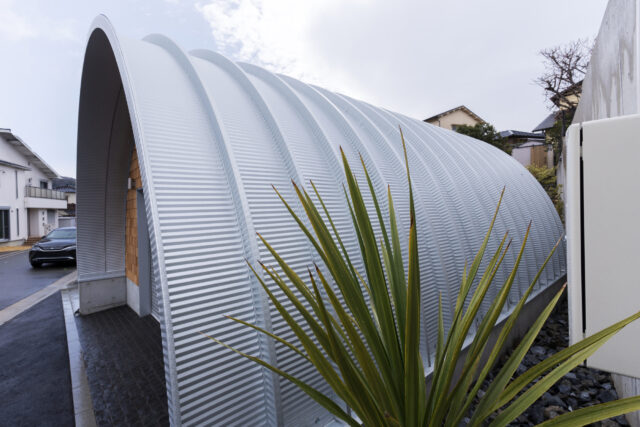 大阪の倉庫兼ガレージ建設 鉄と木が調和するスチールアーチ イメージ9