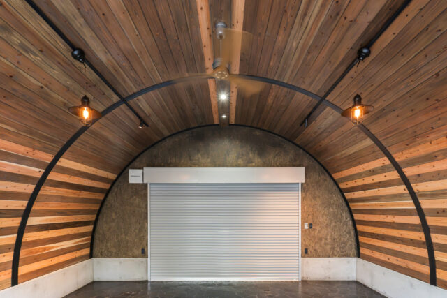大阪の倉庫兼ガレージ建設 鉄と木が調和するスチールアーチ イメージ4