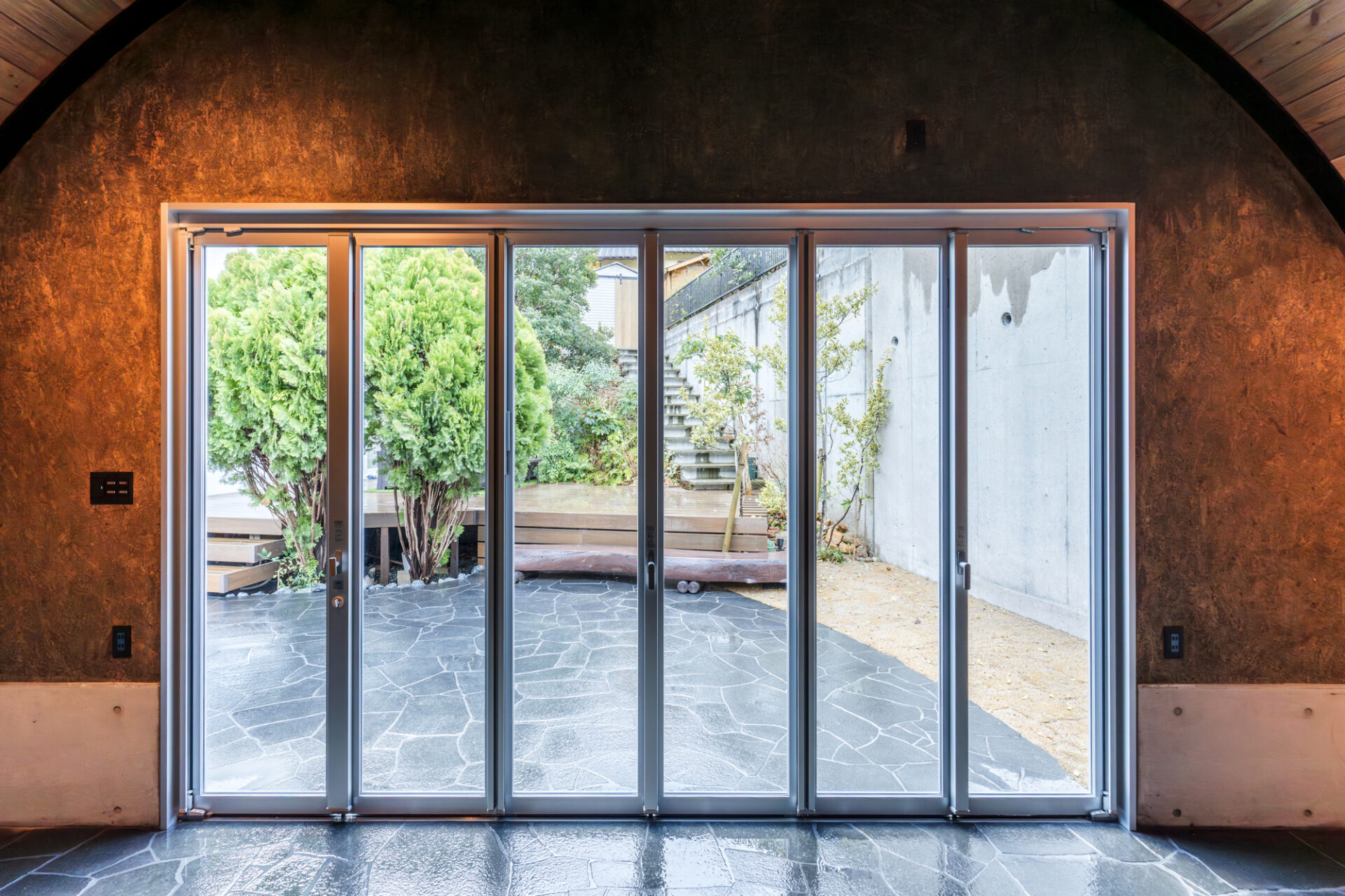 大阪の倉庫兼ガレージ建設 鉄と木が調和するスチールアーチ イメージ21