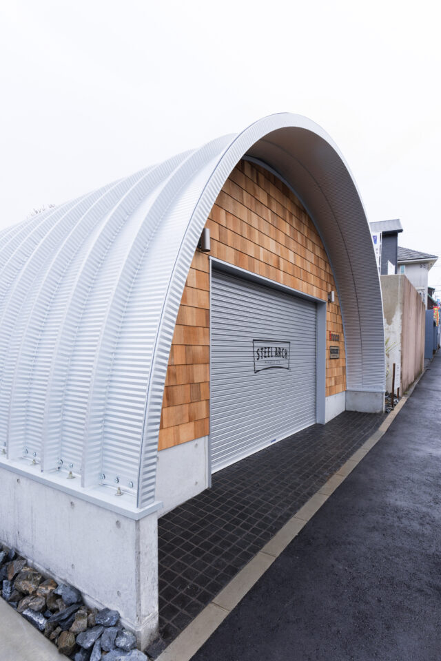 大阪の倉庫兼ガレージ建設 鉄と木が調和するスチールアーチ イメージ18