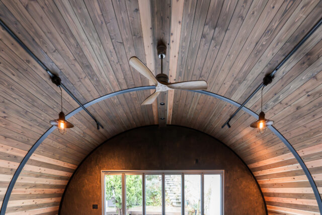 大阪の倉庫兼ガレージ建設 鉄と木が調和するスチールアーチ イメージ14