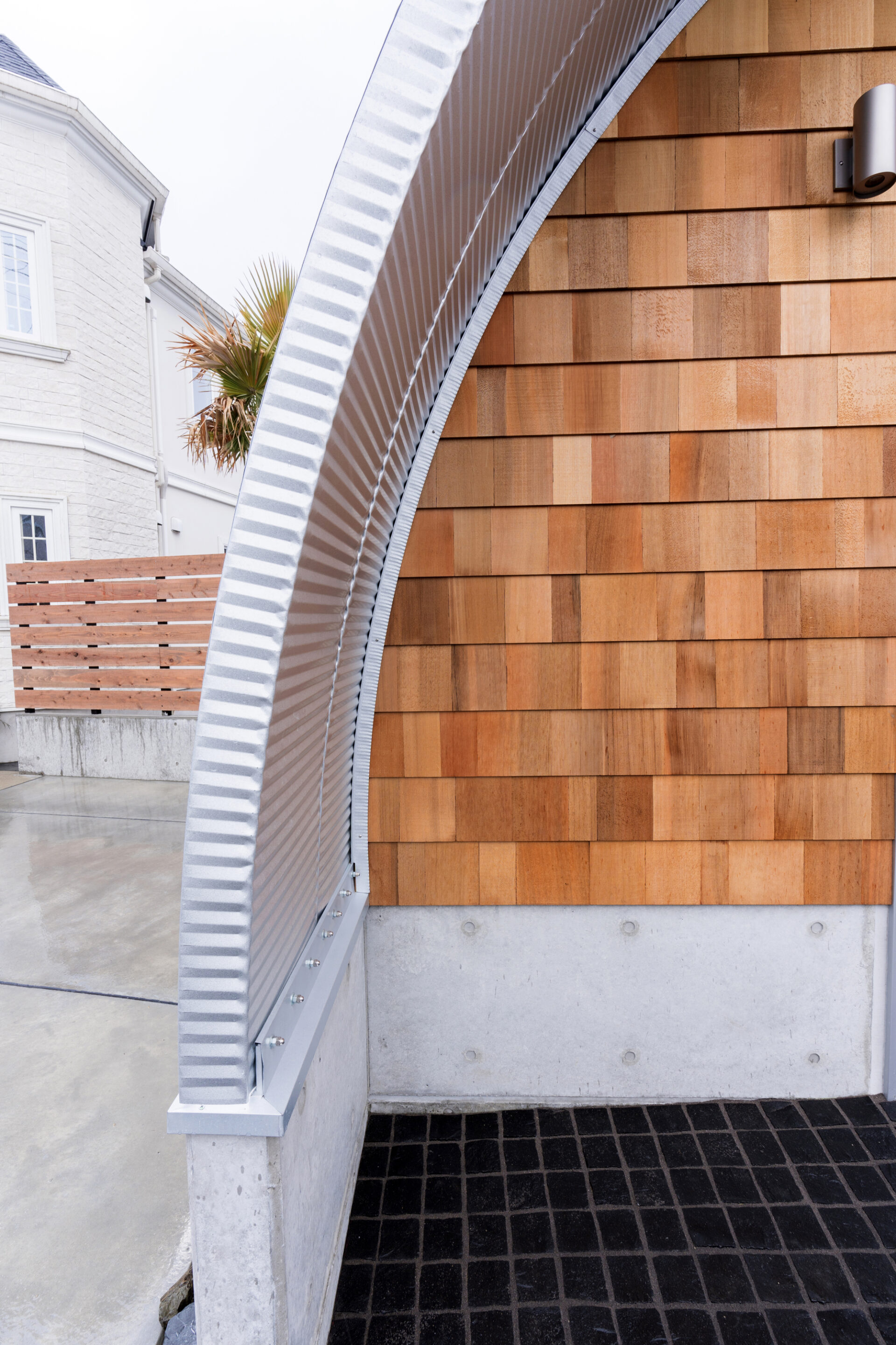 大阪の倉庫兼ガレージ建設 鉄と木が調和するスチールアーチ イメージ29