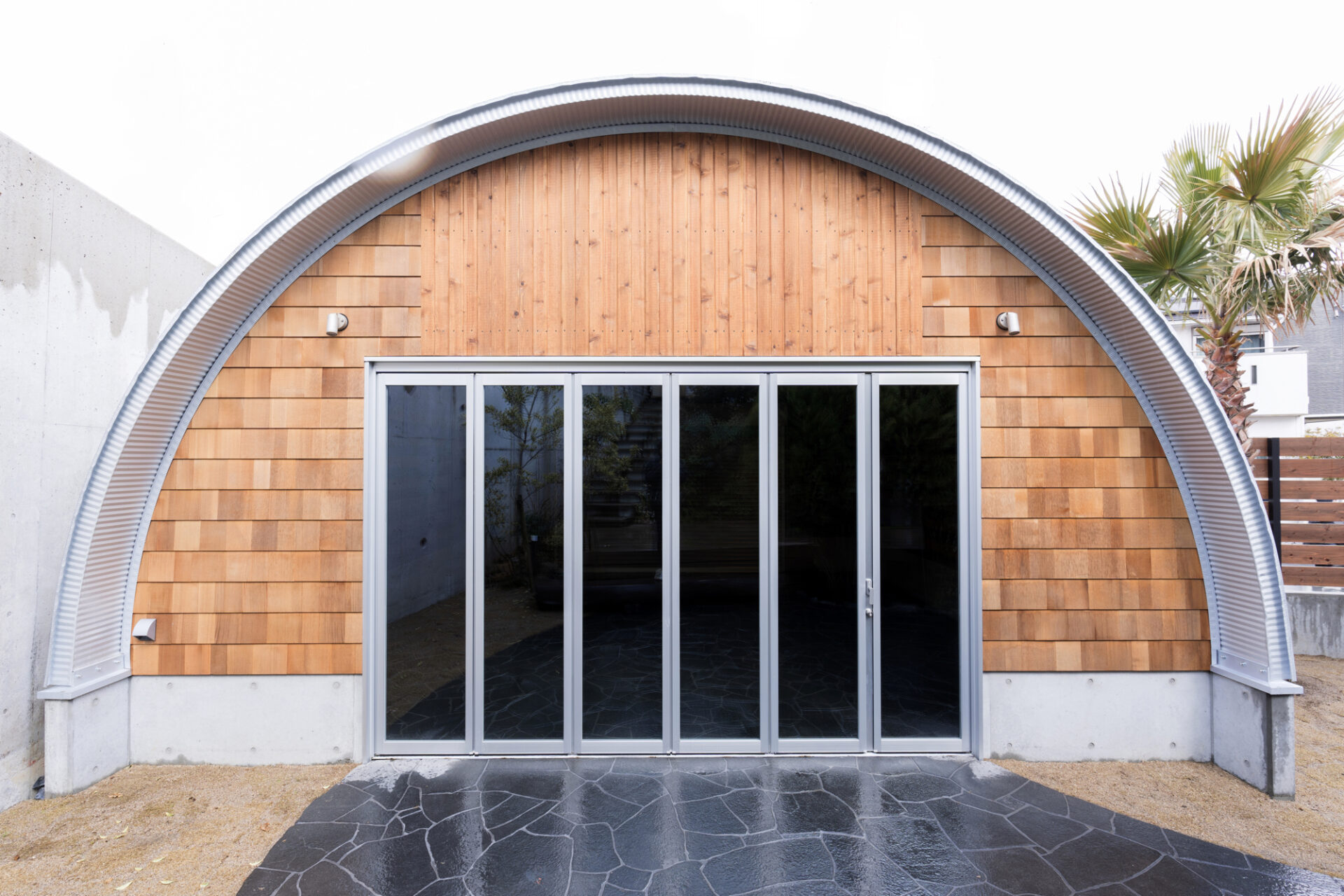 大阪の倉庫兼ガレージ建設 鉄と木が調和するスチールアーチ イメージ24