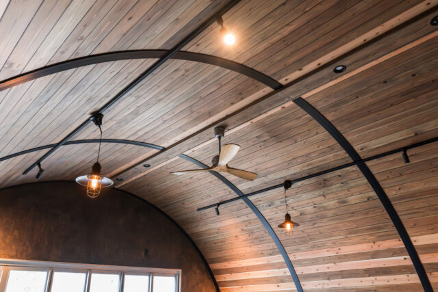 大阪の倉庫兼ガレージ建設 鉄と木が調和するスチールアーチ イメージ18