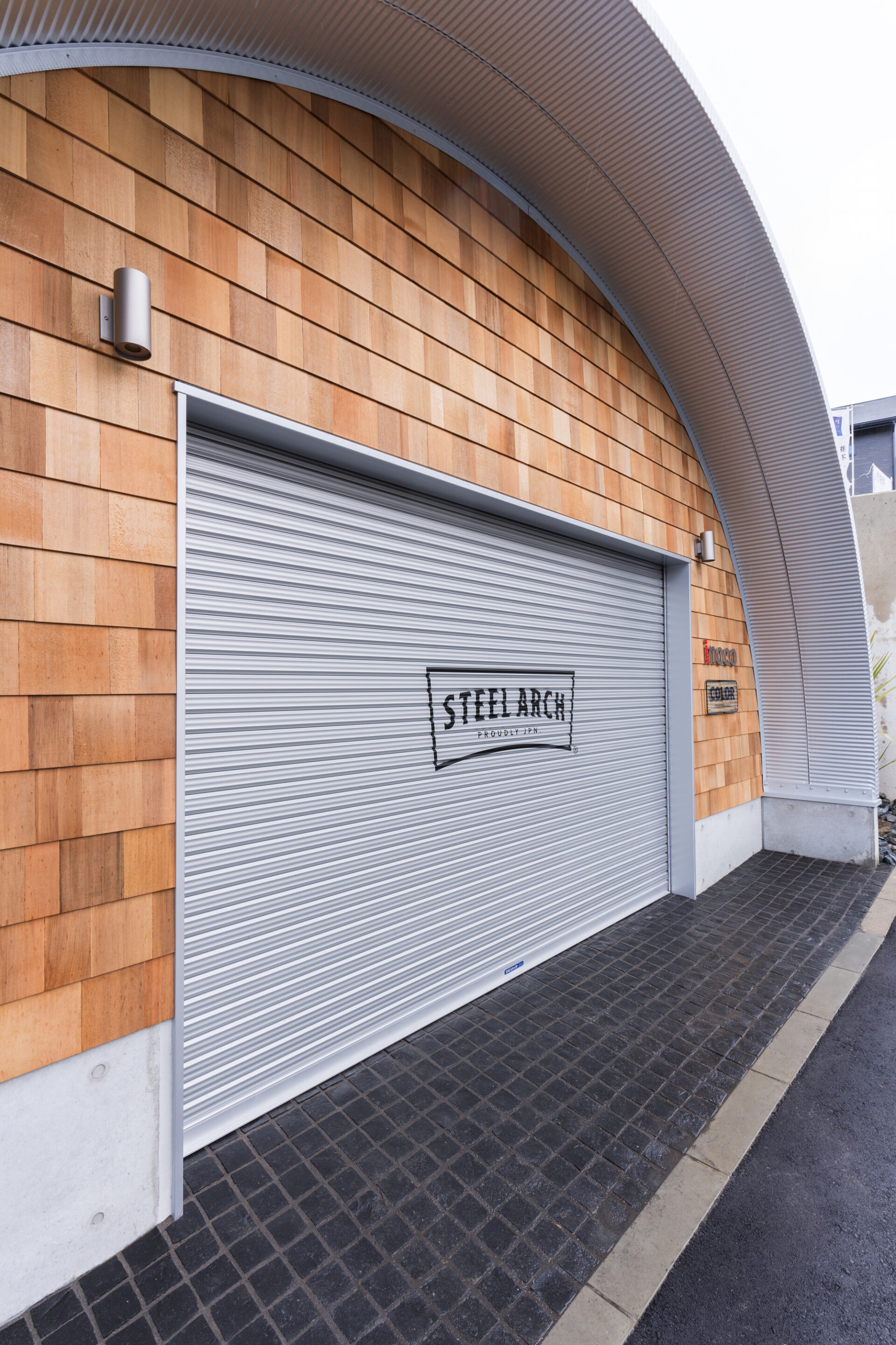 大阪の倉庫兼ガレージ建設 鉄と木が調和するスチールアーチ イメージ20
