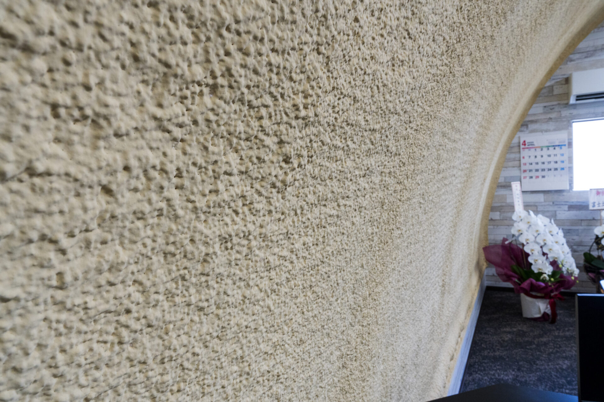 倉庫兼事務所+駐車エリア 機能性重視のスチールアーチ イメージ2