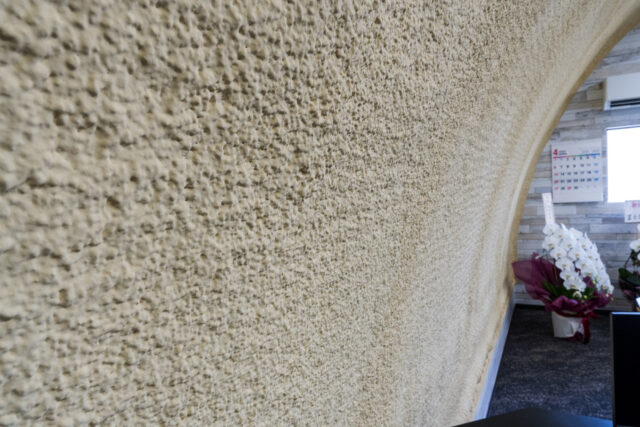 倉庫兼事務所+駐車エリア 機能性重視のスチールアーチ イメージ2