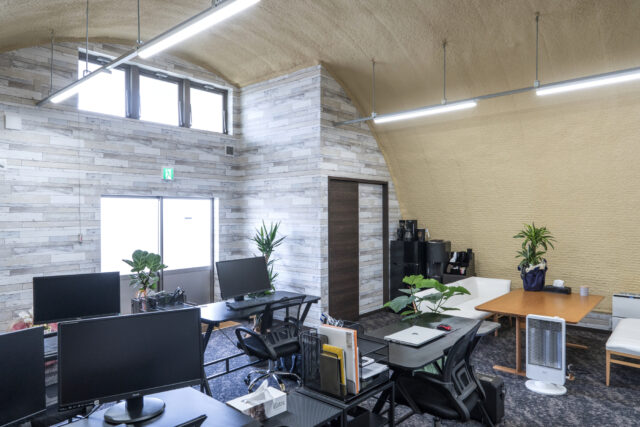 倉庫兼事務所+駐車エリア 機能性重視のスチールアーチ イメージ13