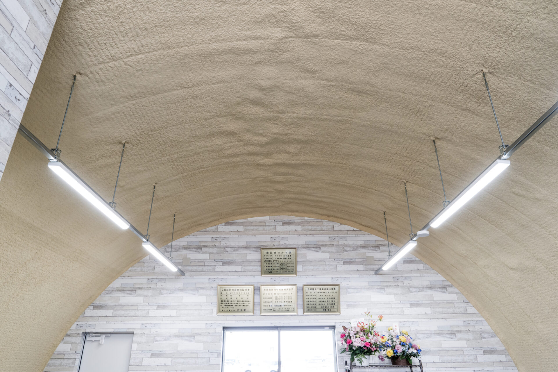 倉庫兼事務所+駐車エリア 機能性重視のスチールアーチ イメージ7