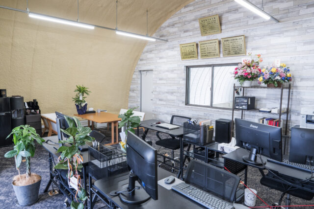 倉庫兼事務所+駐車エリア 機能性重視のスチールアーチ イメージ15