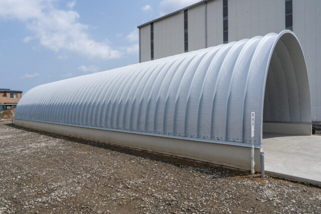 倉庫兼事務所+駐車エリア 機能性重視のスチールアーチ イメージ7