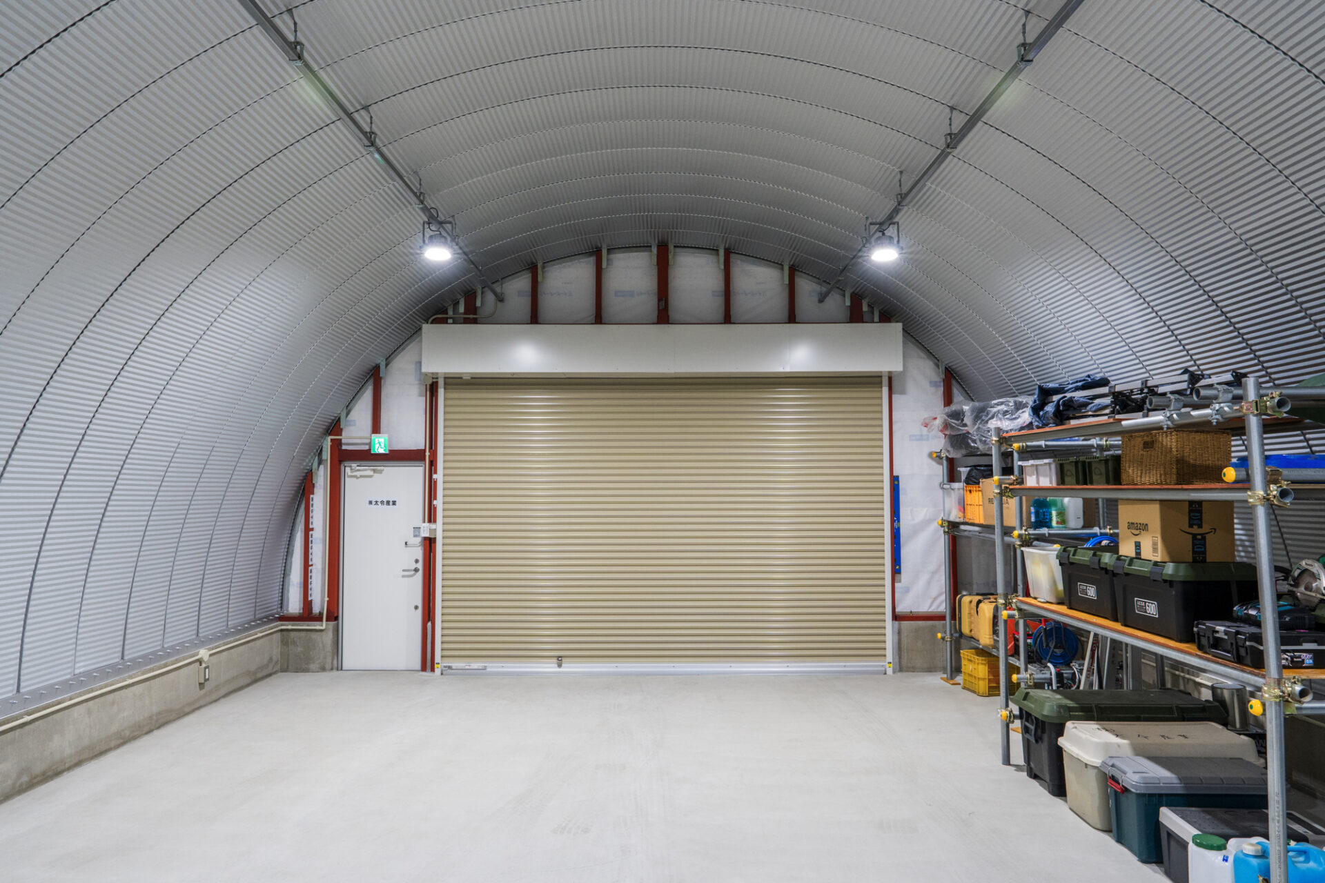 倉庫兼事務所+駐車エリア 機能性重視のスチールアーチ イメージ11