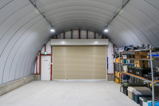 倉庫兼事務所+駐車エリア 機能性重視のスチールアーチ イメージ11