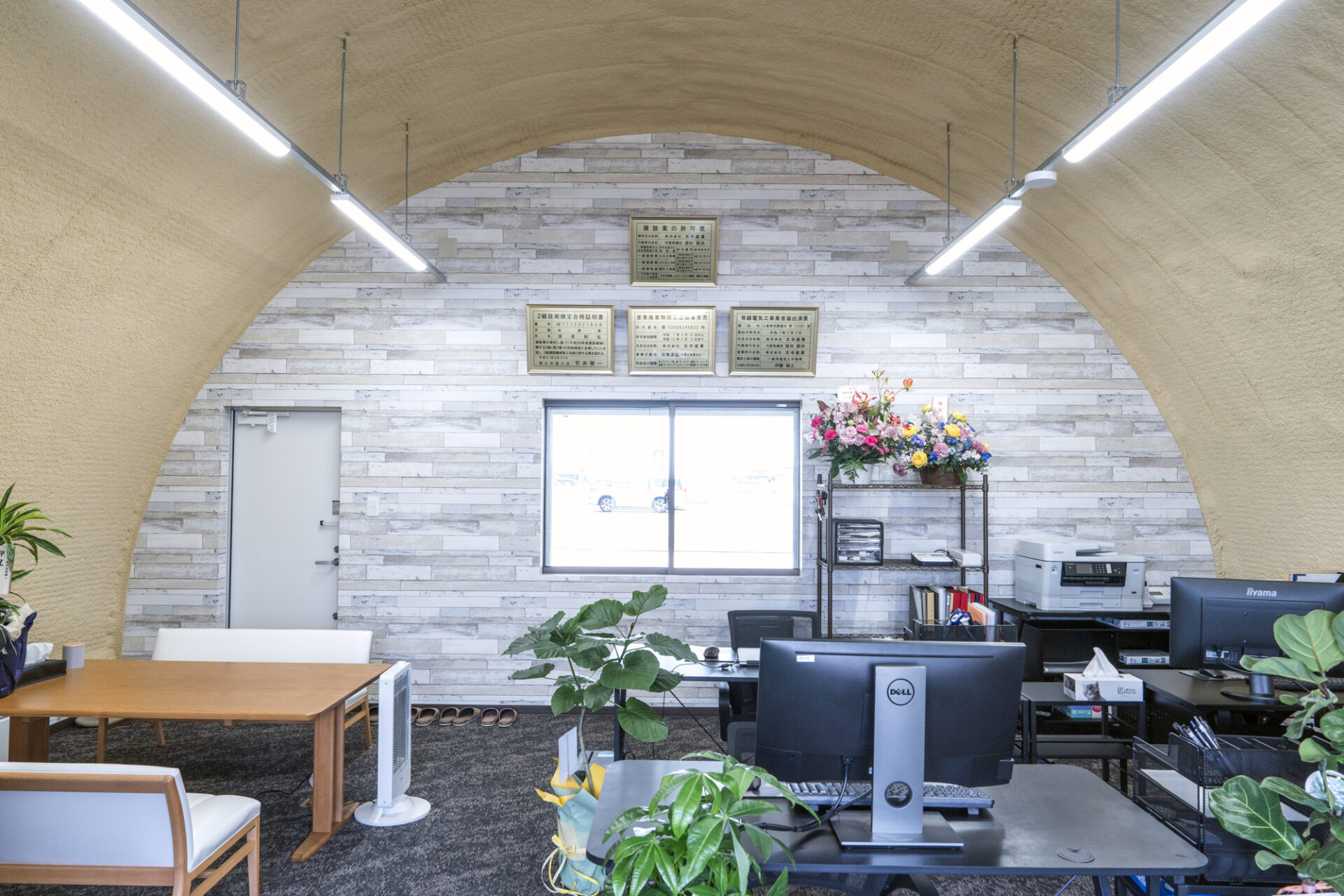 倉庫兼事務所+駐車エリア 機能性重視のスチールアーチ イメージ16