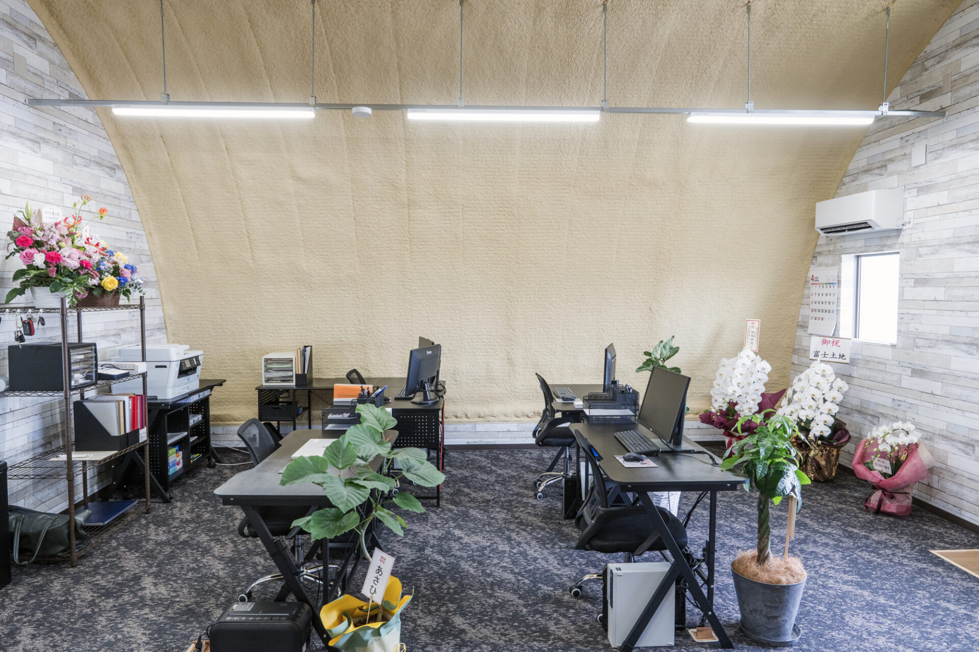 倉庫兼事務所+駐車エリア 機能性重視のスチールアーチ イメージ9