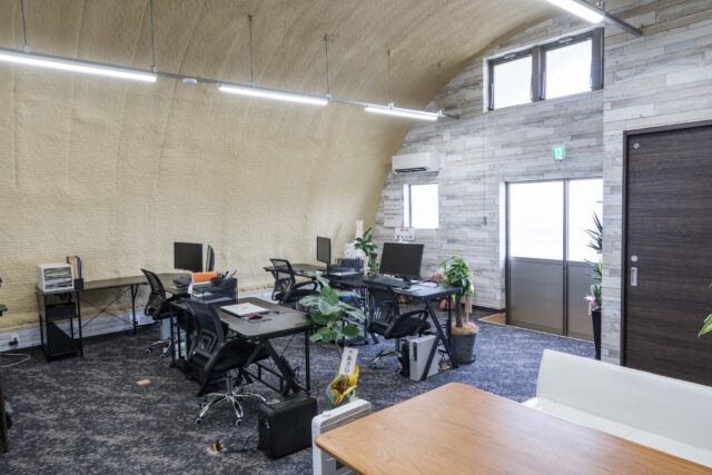 倉庫兼事務所+駐車エリア 機能性重視のスチールアーチ イメージ11