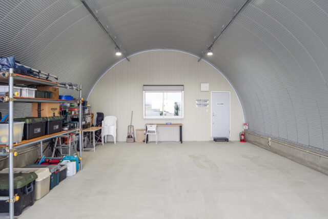 倉庫兼事務所+駐車エリア 機能性重視のスチールアーチ イメージ14