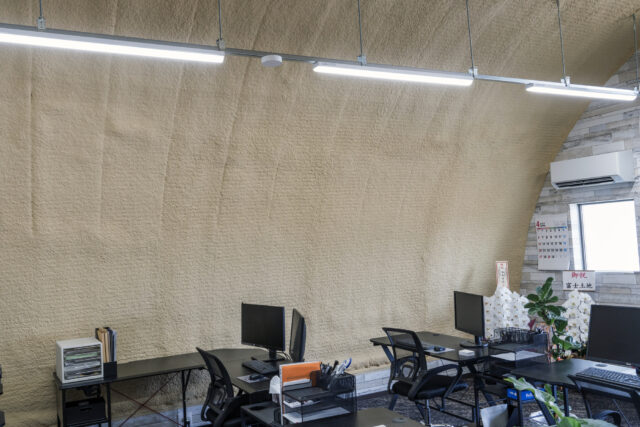 倉庫兼事務所+駐車エリア 機能性重視のスチールアーチ イメージ6