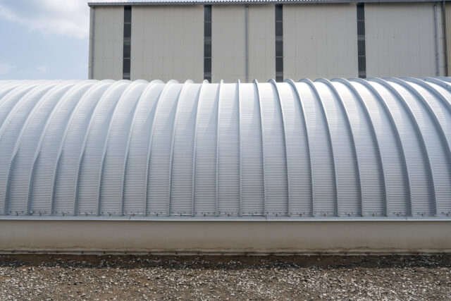 倉庫兼事務所+駐車エリア 機能性重視のスチールアーチ イメージ5