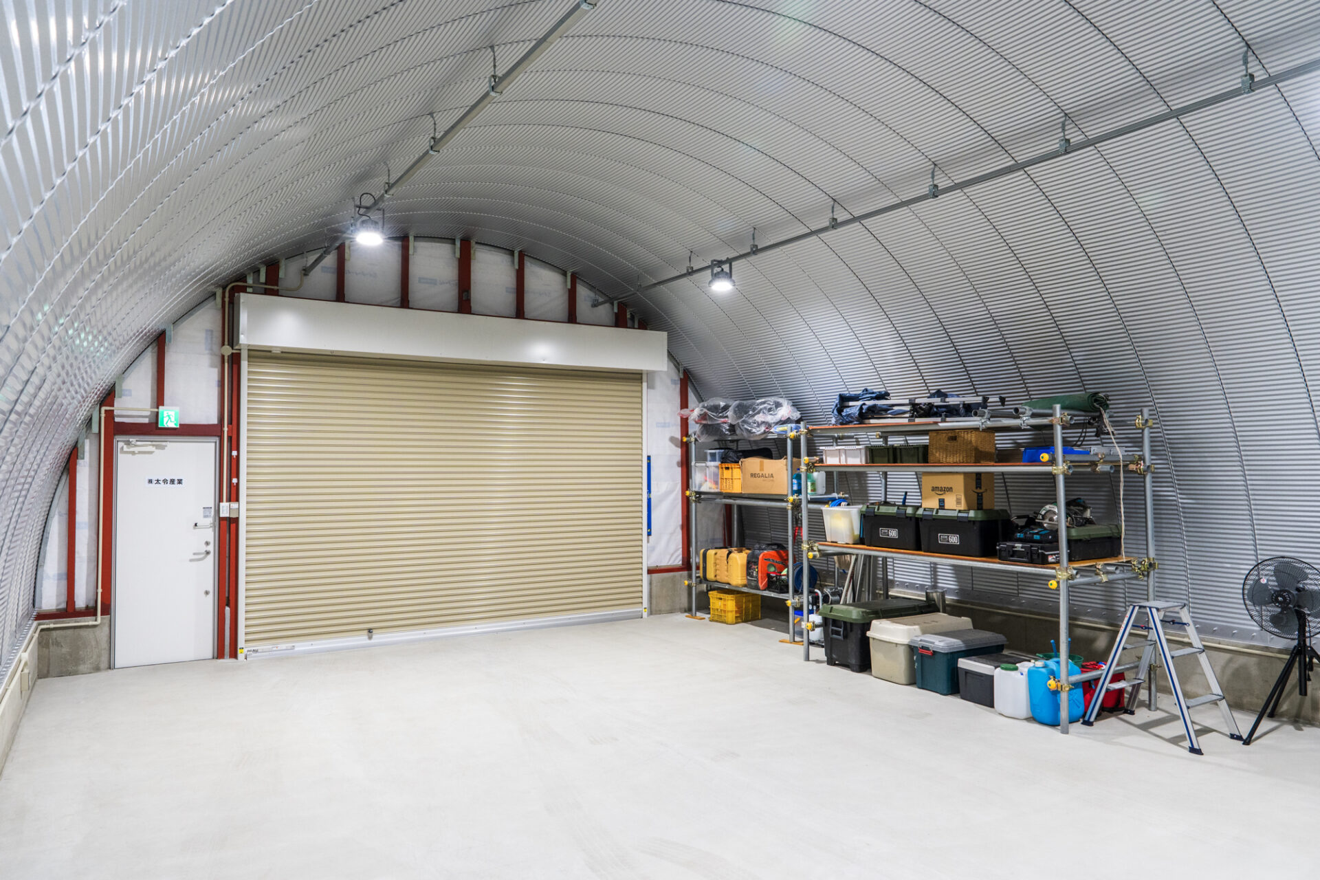 倉庫兼事務所+駐車エリア 機能性重視のスチールアーチ イメージ17